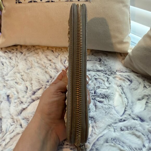JIMMO CHOO Full Zip Long Wallet - Grey with Silver Stars - Picture 6 of 16